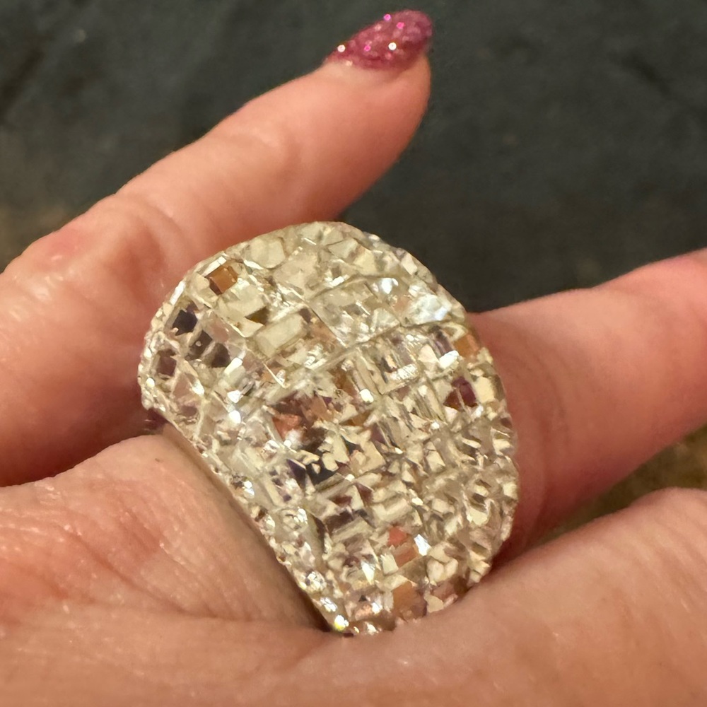 SWARVORSKI CRYSTAL RING - Picture 3 of 5